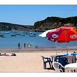 Апартаменты Perola Do Oeste - 3Min Da Praia Сан-Мартинью-ду-Порту